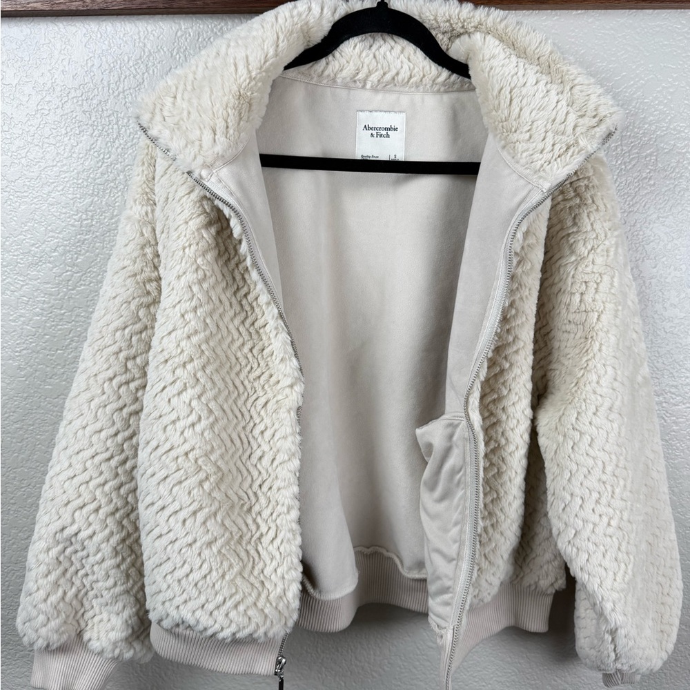 Abercrombie & Fitch Women's Off-White Teddy Jacket